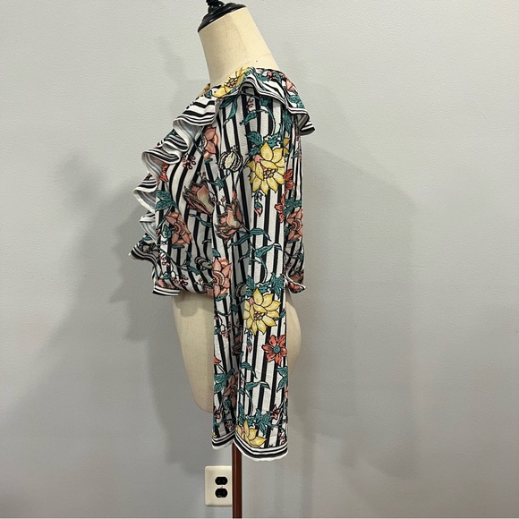 Flying Tomato Floral Outlined Faux Wrap Crop Top With Flare Sleeves - Reemoly - Picture 7 of 12